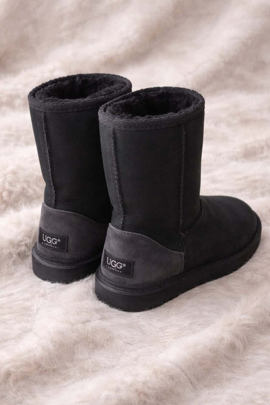 UGG Classic Short Boots Black Suede Cozy Y2K Winter Women’s 6
